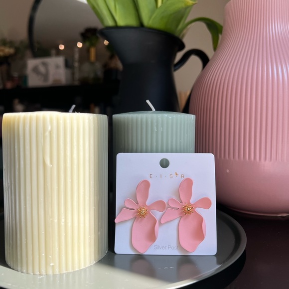 Large Pink Flower Earrings with Gold Center Detail - Picture 2 of 12